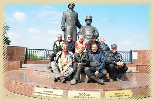 040gruppenfoto_aller_teilnehmer_in_ishewsk..jpg